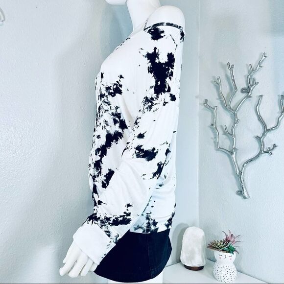 Cha Cha Vente Cold Shoulder Long Sleeve Tie Dye Top Black White Womens - Picture 5 of 11